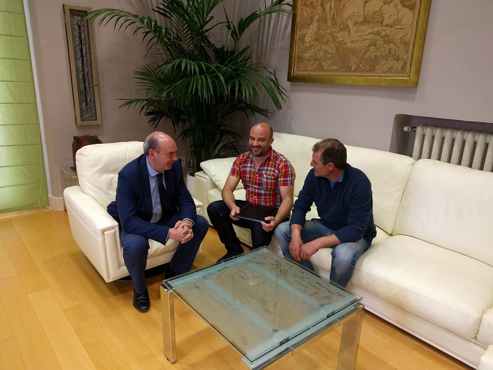 El Alcalde y Teniente de Alcalde se reúnen con el Presidente de la Diputación